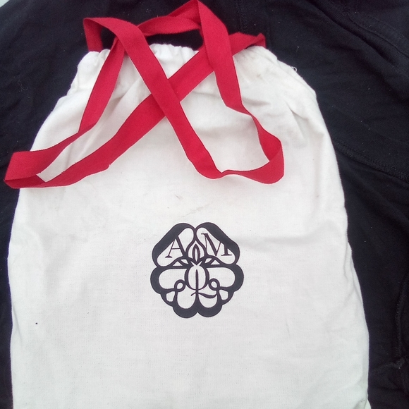 Alexander McQueen Red Skull Handbag with Diamond Eyes - Picture 3 of 6